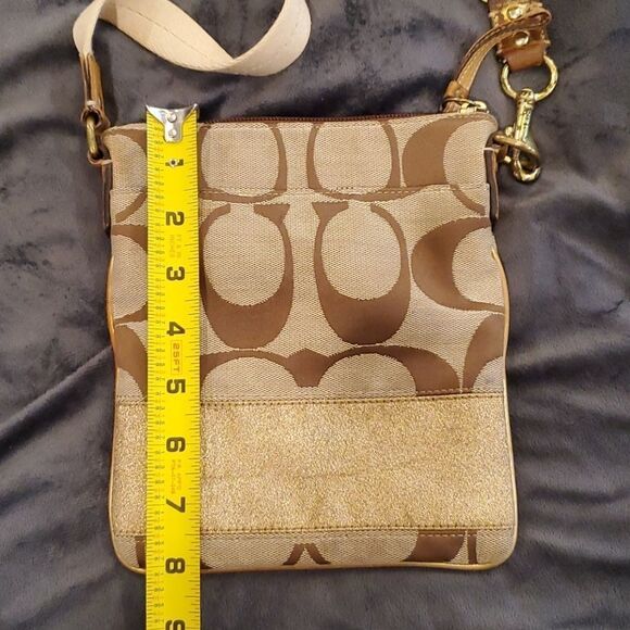 Fun mini Coach crossbody - Picture 8 of 8